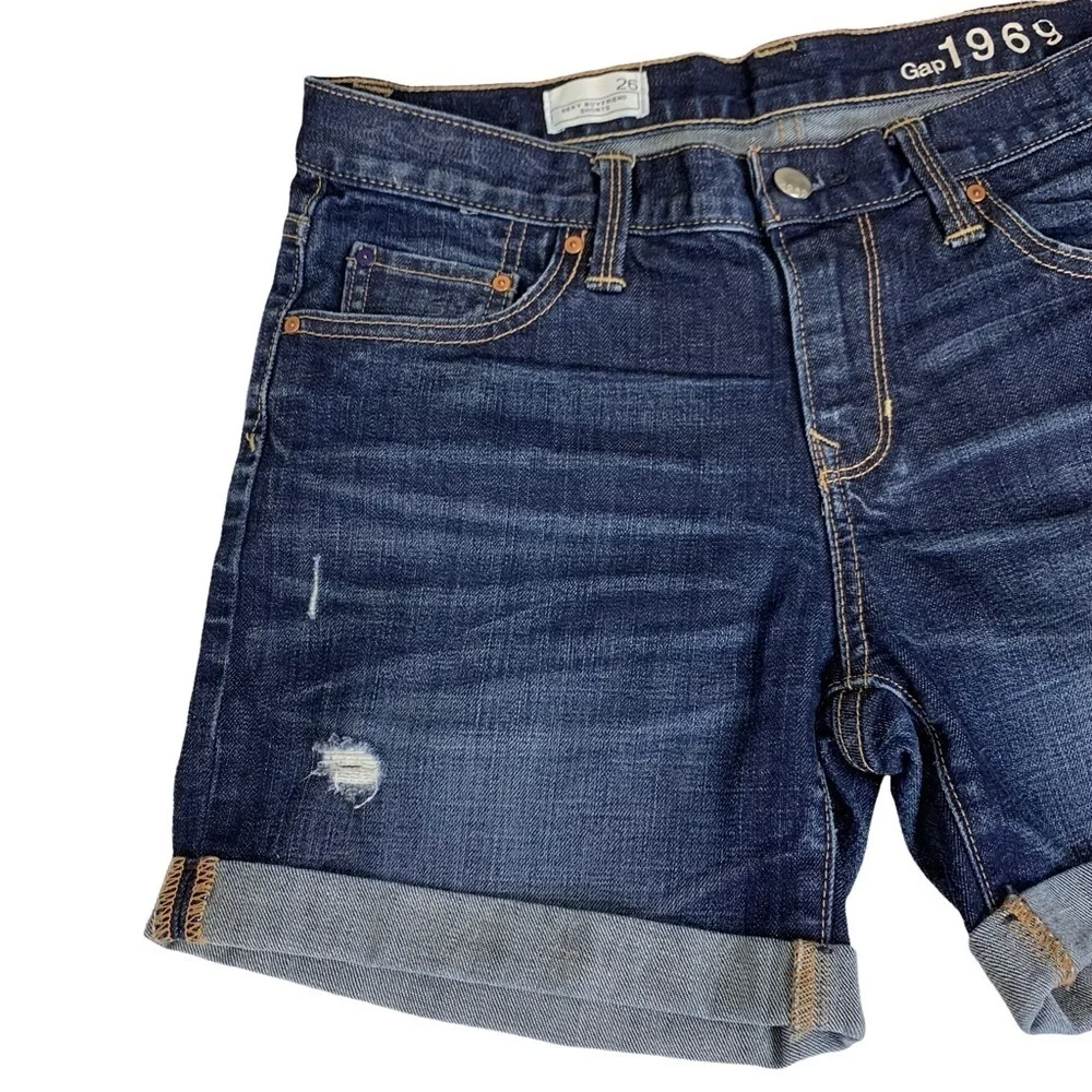 GAP 5” Mid Rise Sexy Boyfriend Denim Light Distressed Cuffed Shorts Size 26 NWOT